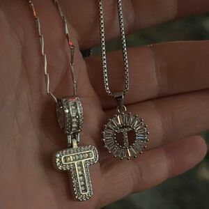 2 MEIITRUE Silver Initial Letter T Pendant Necklaces